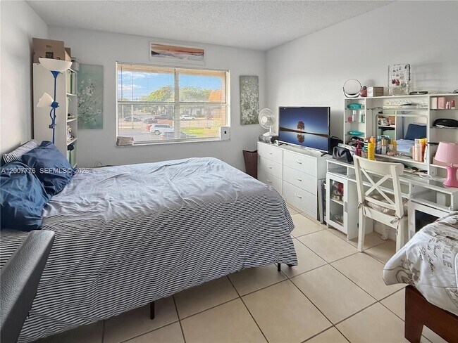 Building Photo - 10411 SW 108th Ave