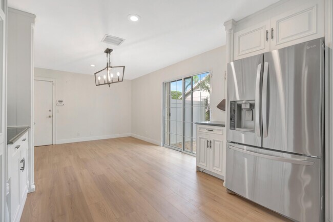 Building Photo - 13692 Cross Pointe Dr
