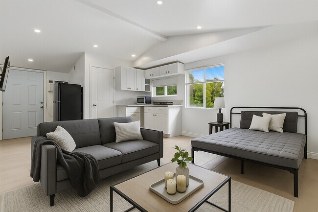 Primary Photo - 5718 Comanche Ave