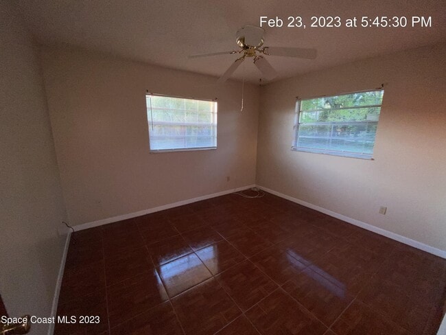 Building Photo - 304 Darrow Ave