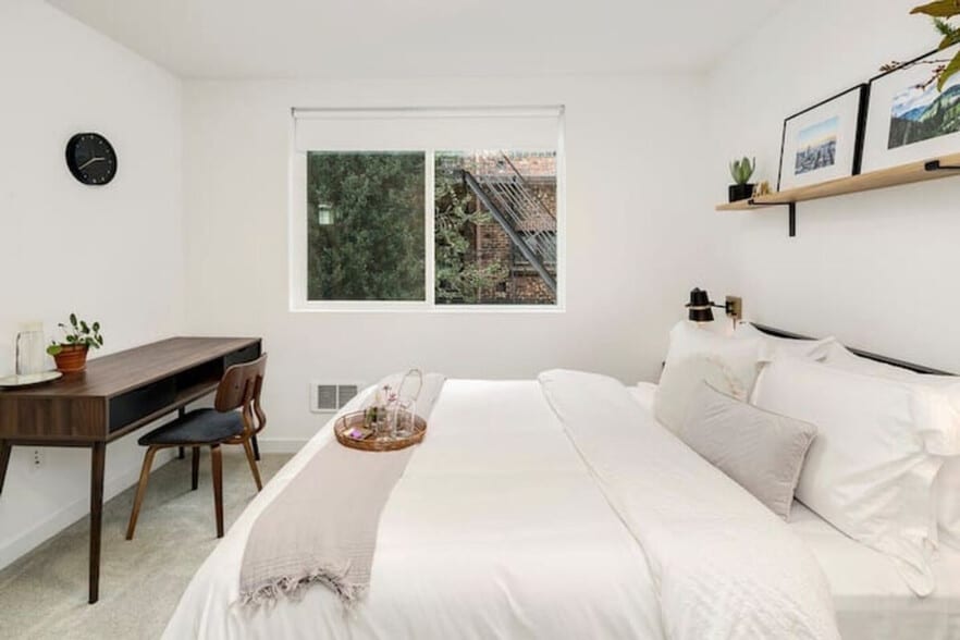 Building Photo - 632 10th Ave E