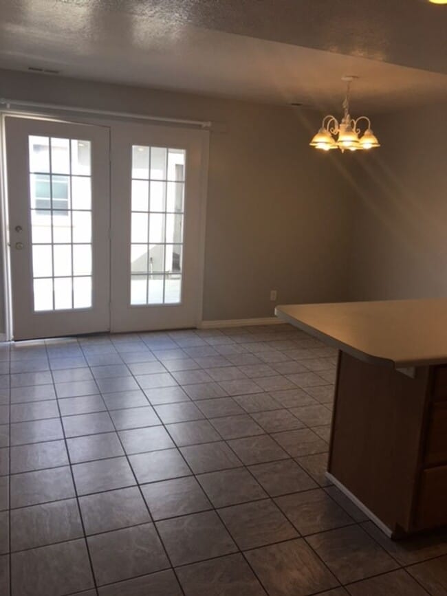 Building Photo - 75 N Hampton Pl