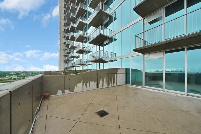 Building Photo - 5925 Almeda Rd