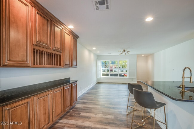 Building Photo - 2532 E Highland Ave