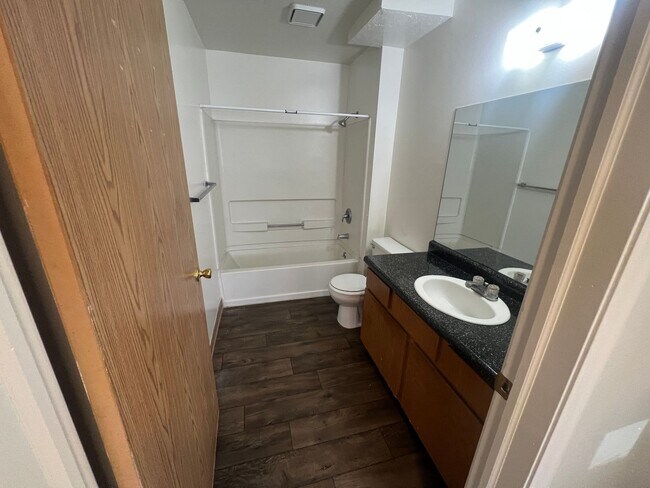 Building Photo - 857 Meadow Pine Ct