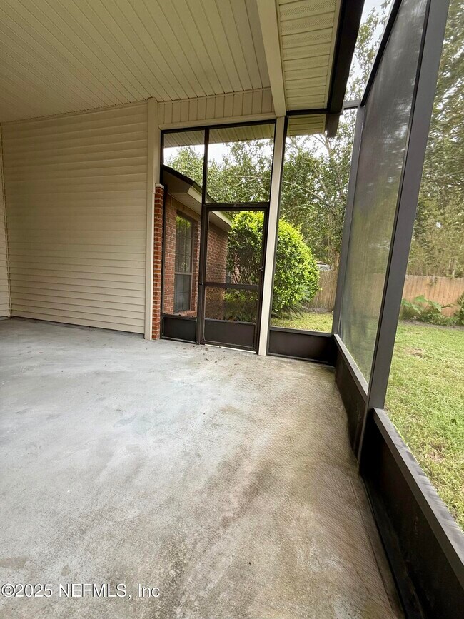 Building Photo - 13056 Clearbrook Ct