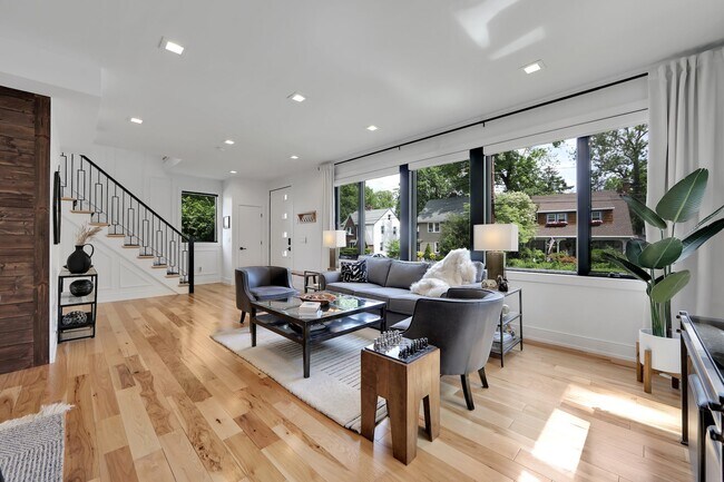 Building Photo - 528 Sagamore Ave