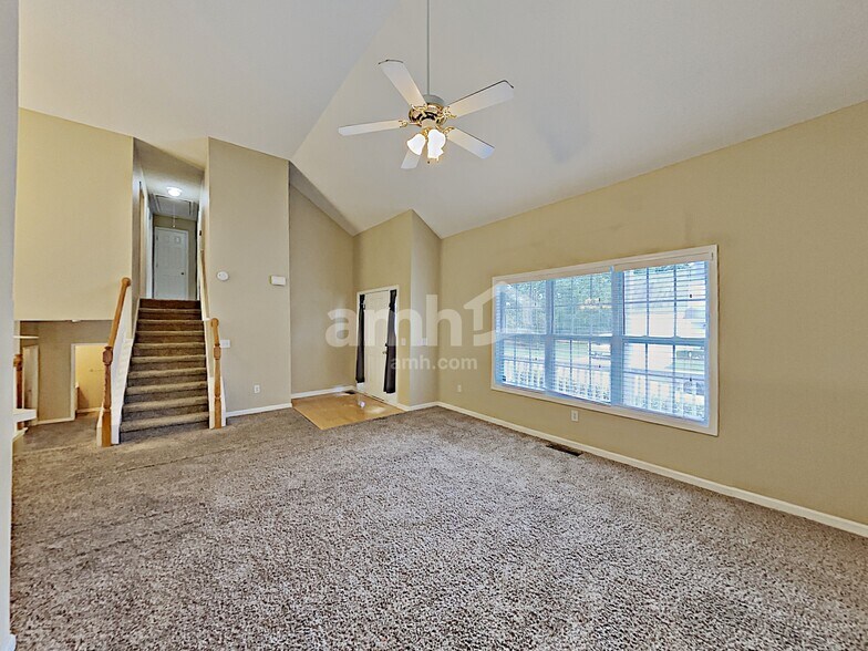 Building Photo - 5759 Newnan Cir