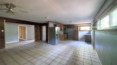 Building Photo - 5934 Beech Dr