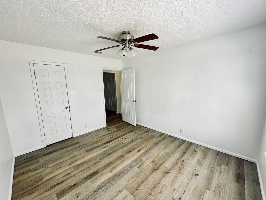 Building Photo - 1203 Redwood St