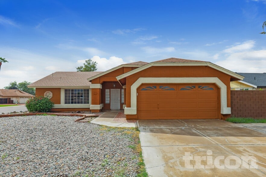 Primary Photo - 8511 W Orange Dr