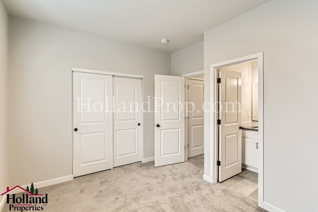 Building Photo - Stunning 2-Bedroom, 2.5-Bath Apartment wit...