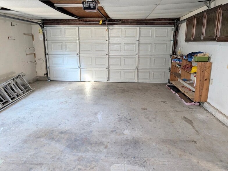 Building Photo - 914 W Alton Ave