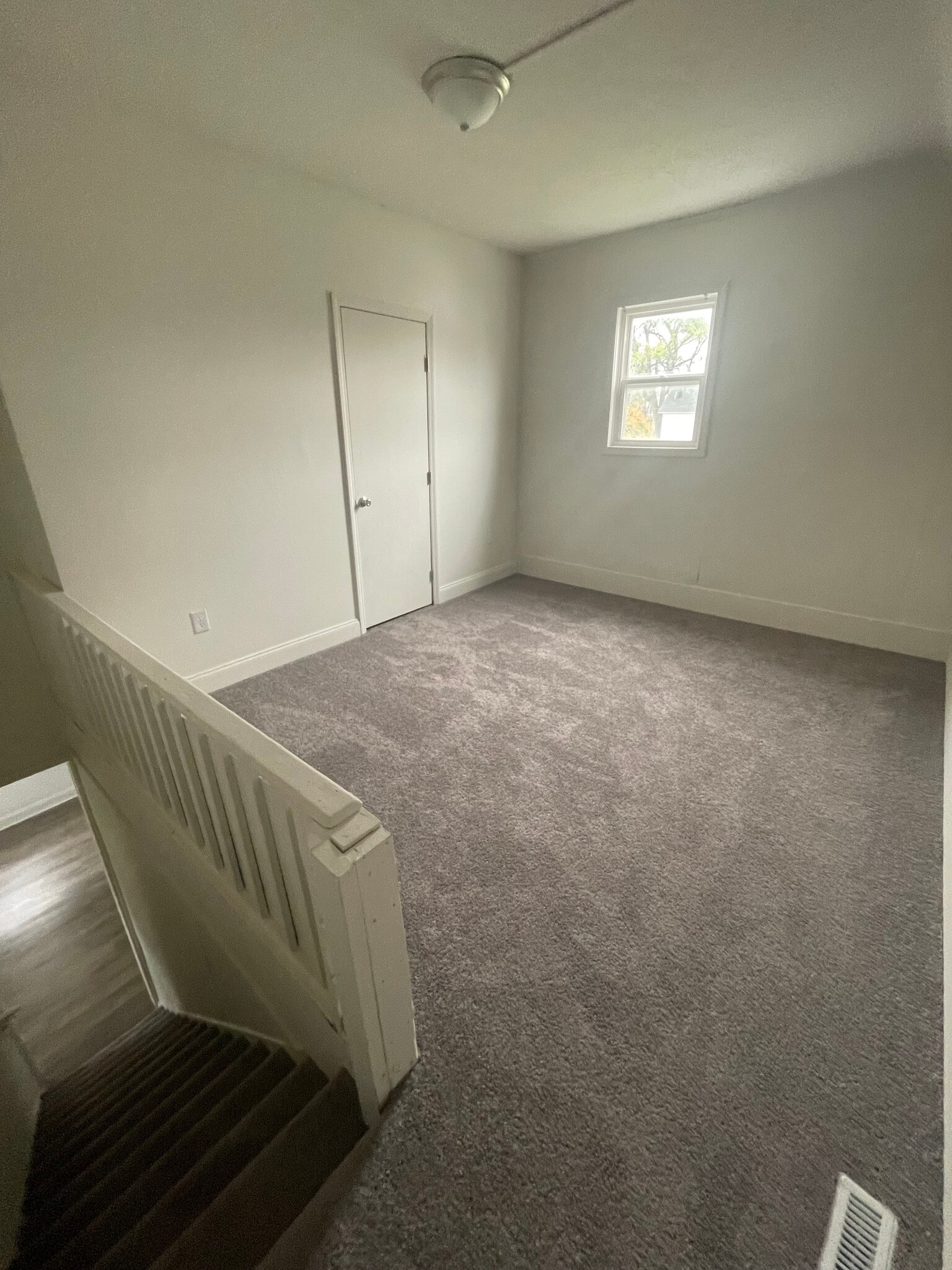 Building Photo - 428 E 2nd St