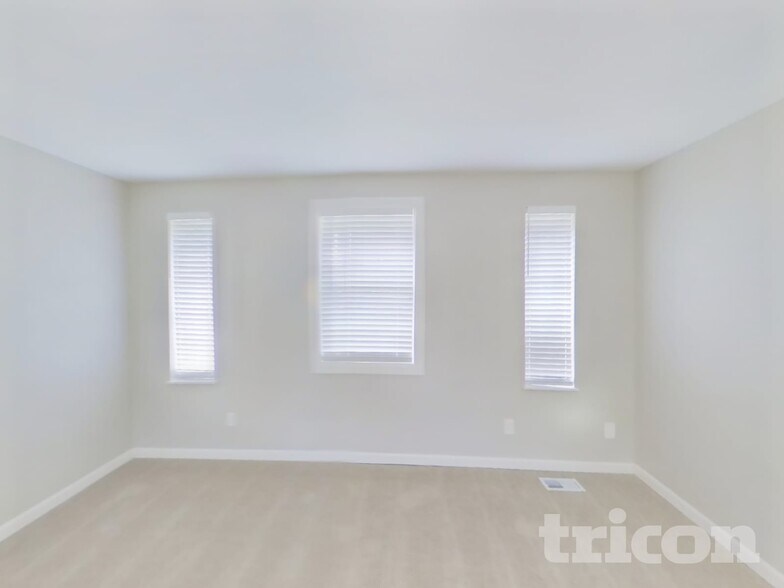 Building Photo - 302 3rd Ave SE