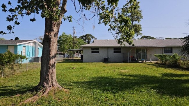 Building Photo - 914 67th Ave W