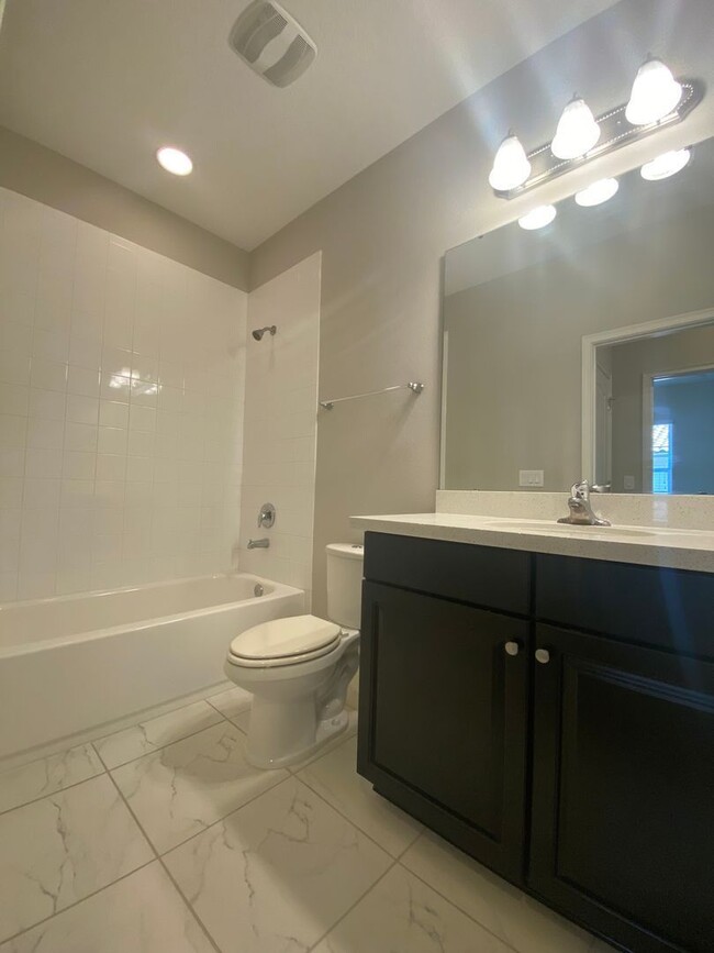 Building Photo - 2408 Lobelia Dr