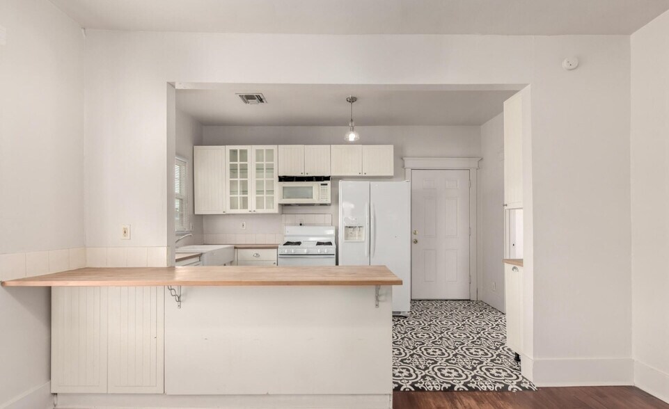 Kitchen - 1505 W Pierce St