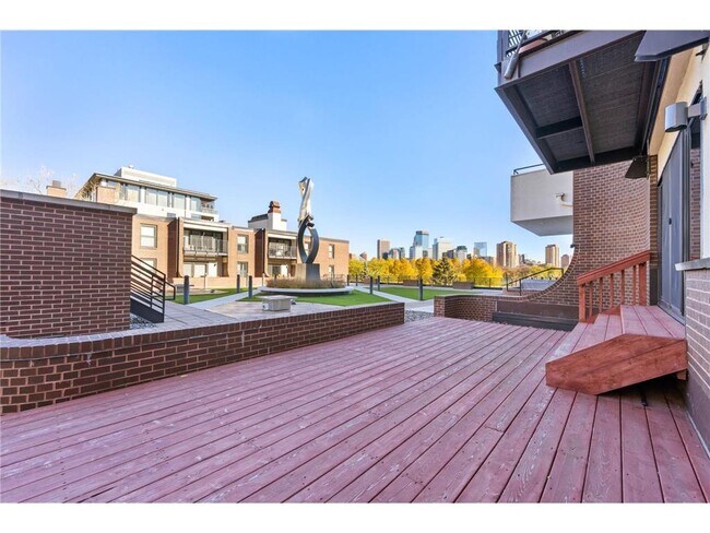 Building Photo - 48 Groveland Terrace