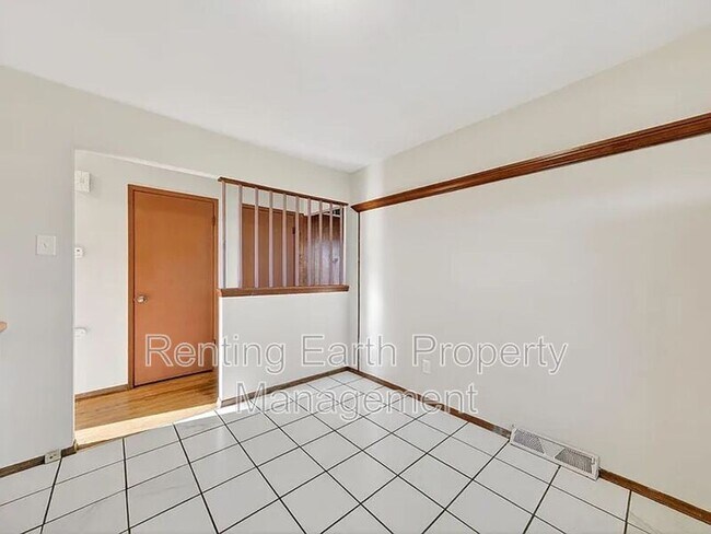Building Photo - 8908 Scottdale Ave