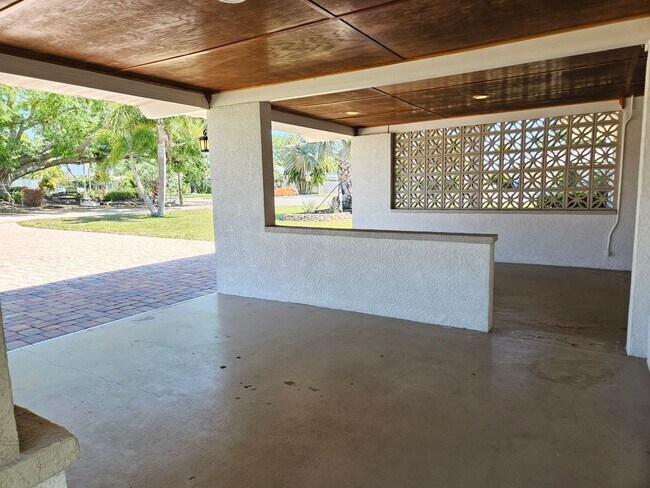 Building Photo - Venice Island – North of Venice Ave - Annual Single Family Home– Minutes from Venice Beach, Mains...