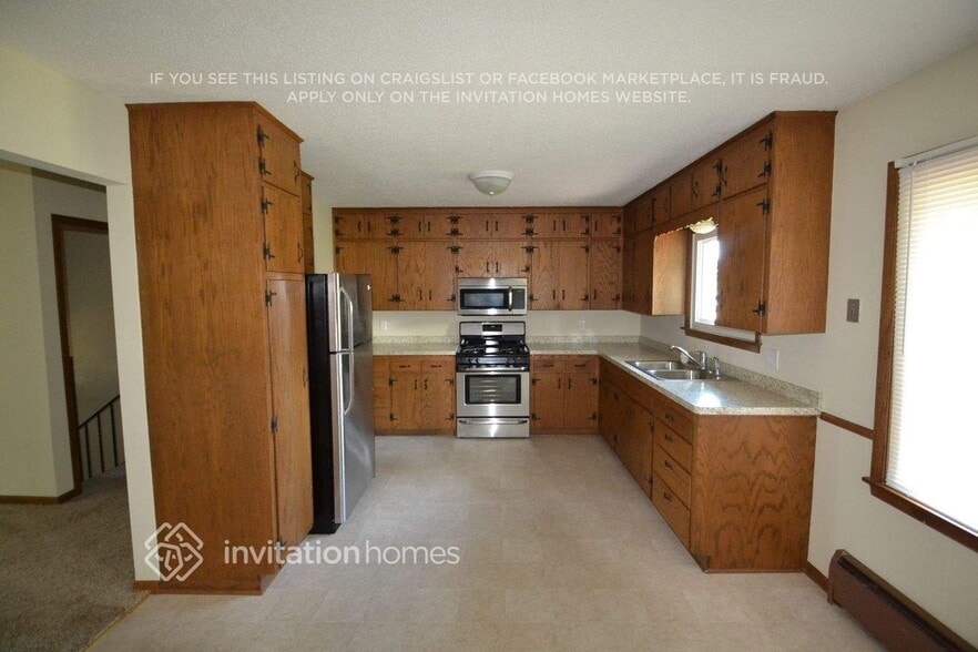 Building Photo - 1115 Madison St S