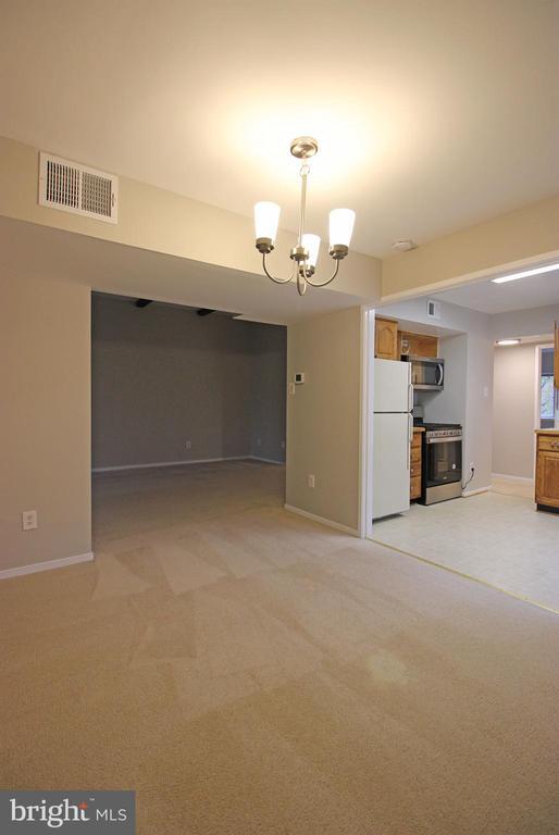 Building Photo - 1662 Parkcrest Cir
