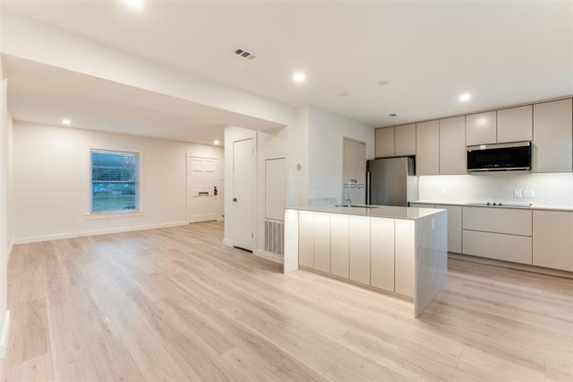 Building Photo - 6367 Oriole Dr