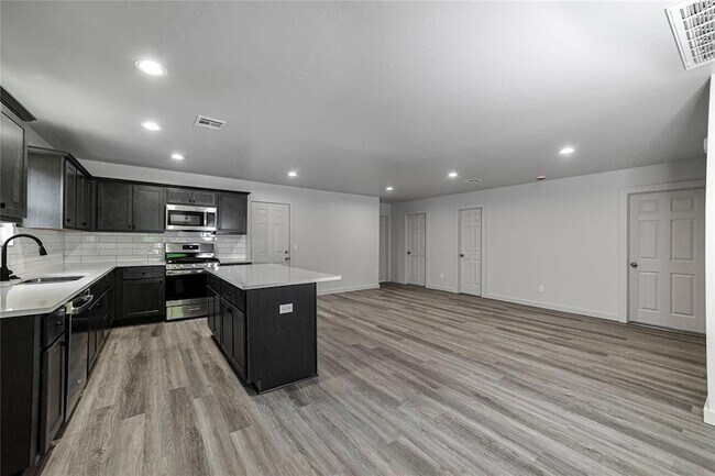 Building Photo - 1417 Mallard Dr