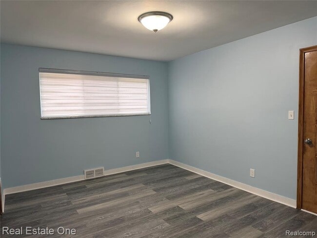 Building Photo - 6421 Oakman Blvd