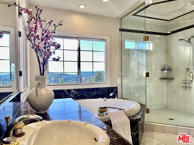 Building Photo - 11502 Dona Teresa Dr