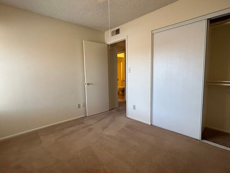 Building Photo - 1653 W Plana Ave