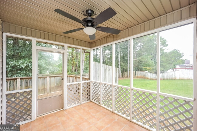 Building Photo - 7911 Woodlake Dr