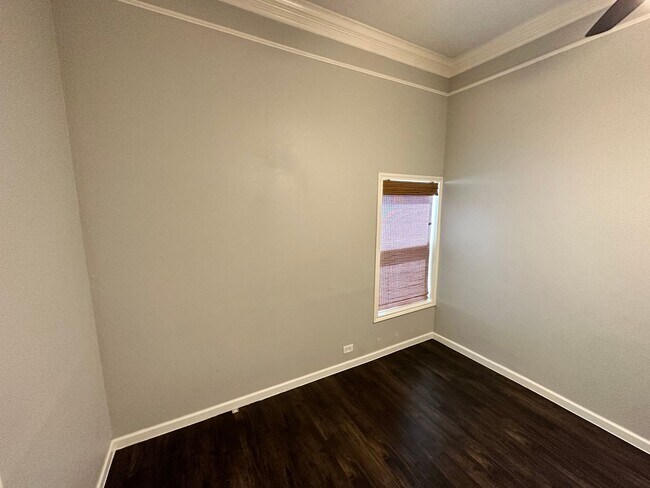 Building Photo - Make this Fairmount Showstopper Home!