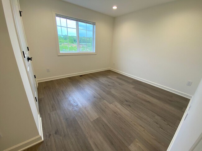 Building Photo - 2476 Cedarwood Ln