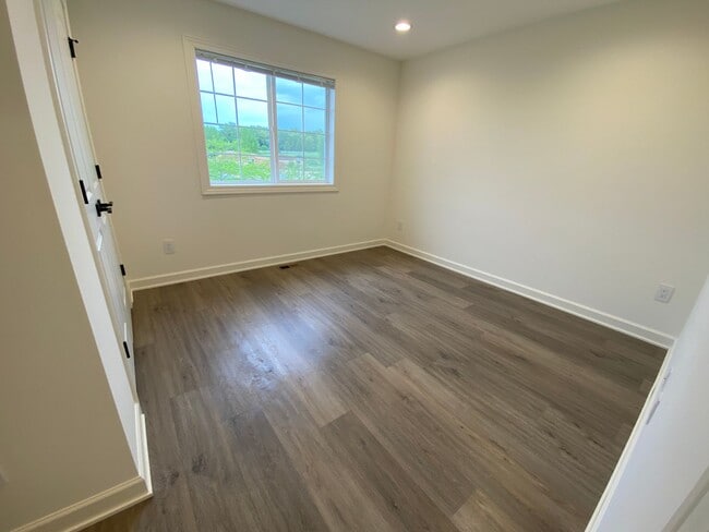 Building Photo - 3 Bedroom End Unit