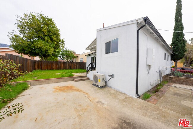 Building Photo - 7755 Day St