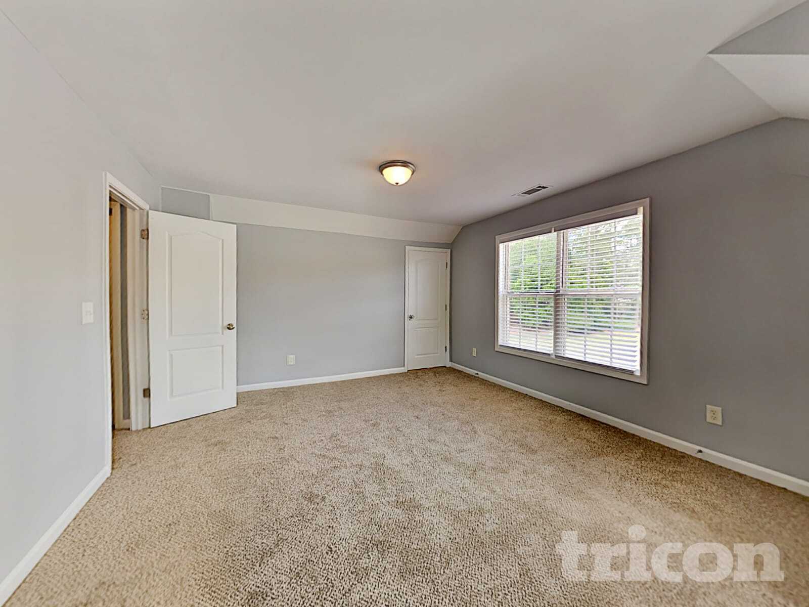 Building Photo - 1228 Saxony Dr SE