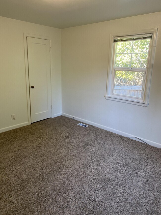 Building Photo - 5621 Fauntleroy Way SW