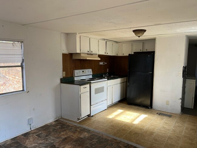 Building Photo - 6704 Skyview Dr SE