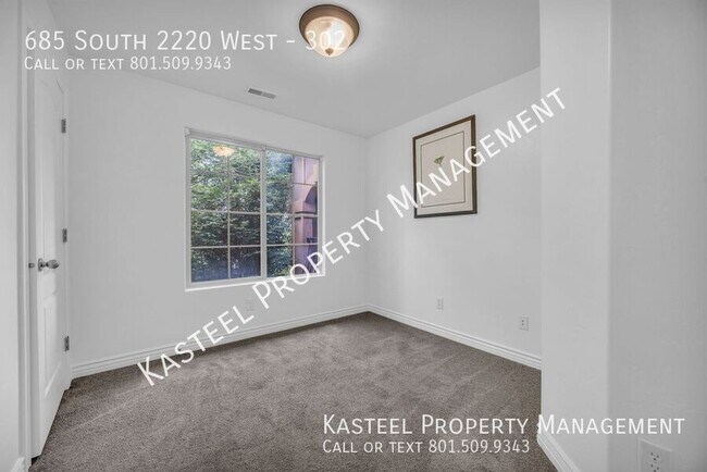 Building Photo - 685 S 2220 W