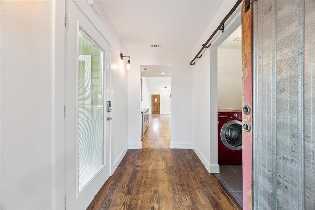 Building Photo - 1106 Fairmount Ave