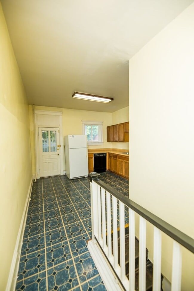 Building Photo - 2026/2027 JHU Off-Campus Charles Village 3...