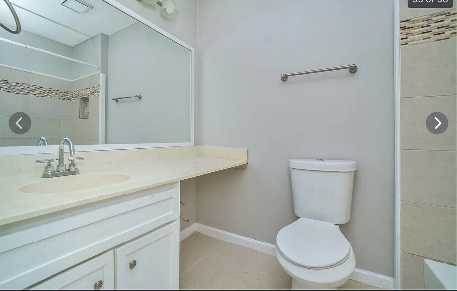 Building Photo - 926 Amberly Dr