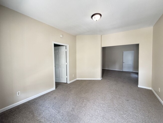 Building Photo - 1411 Sale Ave