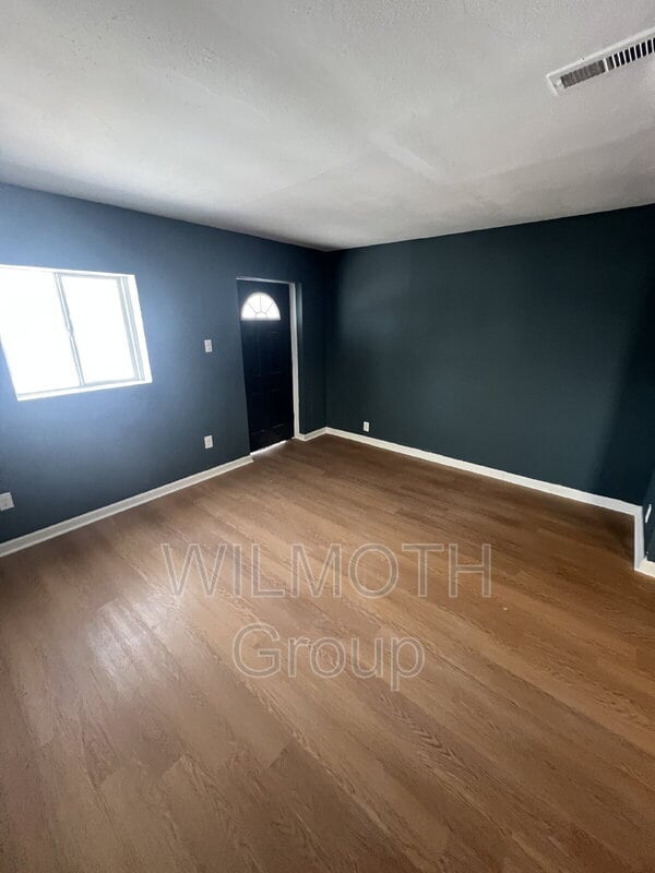 Building Photo - 2532 N Temple Ave