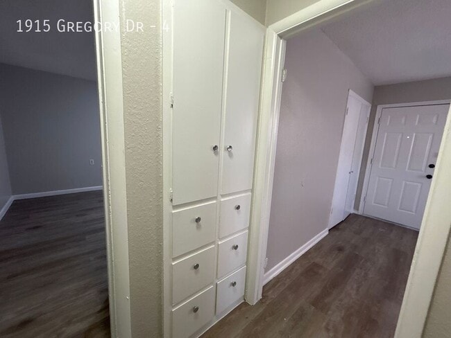 Building Photo - 1915 Gregory Dr