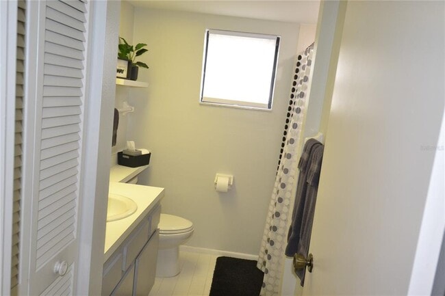 Building Photo - 284 Woodlake Wynde