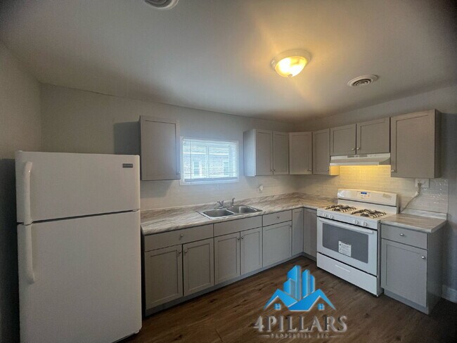 Primary Photo - 1120 W 150th St