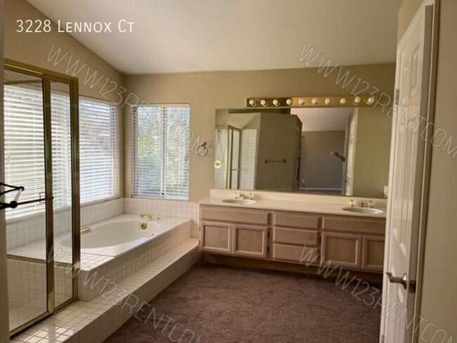 Building Photo - 3228 Lennox Ct